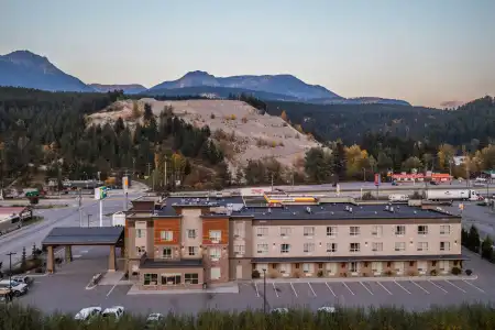 Holiday Inn Express Golden-Kicking Horse by IHG - 44