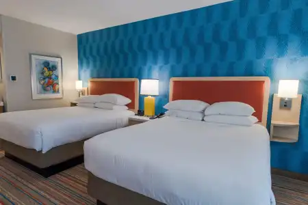 Howard Johnson by Wyndham Anaheim and Water Playground - 2