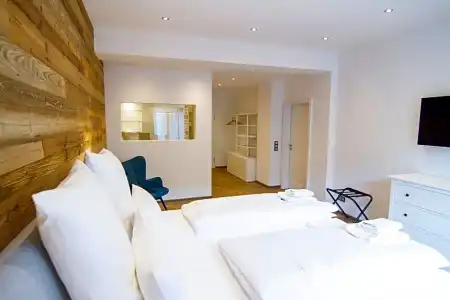 Schiefer Suite & Apartments - 17