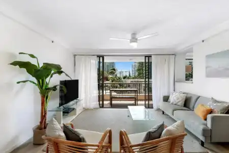 Surfers Century Oceanside Apartments - 83