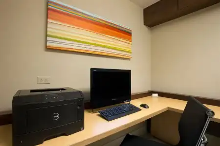 Hawthorn Suites by Wyndham Greensboro - 5