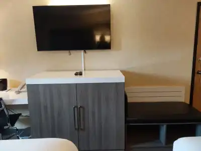 Lavissh Inn and Suites - 39