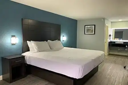 Rodeway Inn Downtown - 56