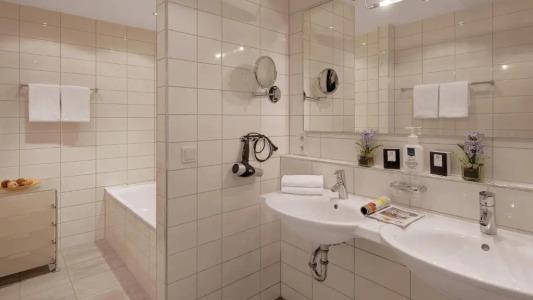 Newton Heilbronn - 32