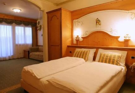 Belvedere & Paradise Club Center - 46