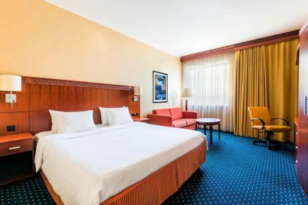 Courtyard by Marriott Prague City - 39