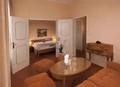 Newly Renovated Boutique Vier Jahreszeiten in the Heart of - 42