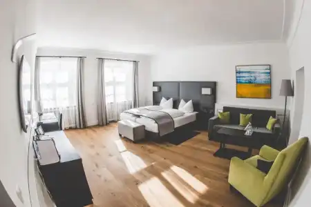 Münchner Hof - 74