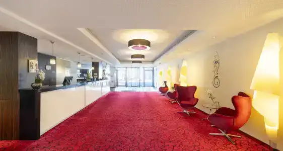 Plaza Premium Salzburg - 17