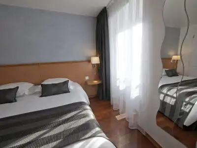 Hôtel Le Grillon - 6