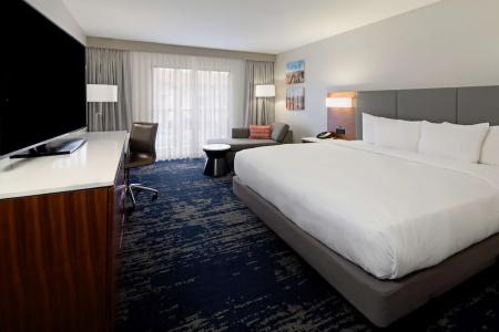 DoubleTree by Hilton Bakersfield - 63