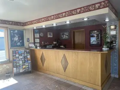 Red Carpet Inn Medford - 1