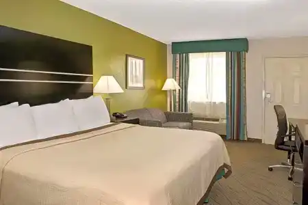Howard Johnson by Wyndham Houston Heights/Downtown - 37