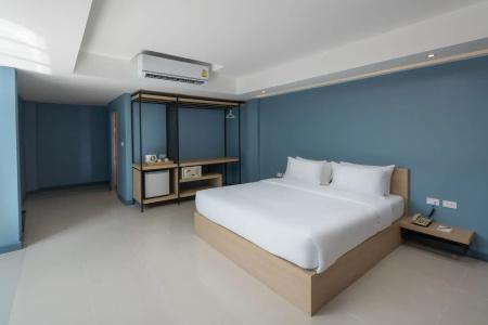 Nora LakeView - 3