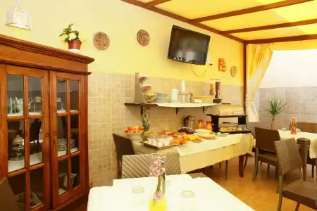 Coralia Bed and Breakfast - 20