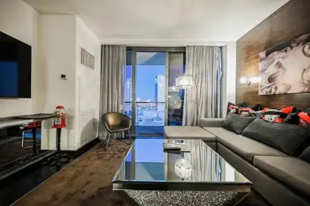 Beautiful Palms Place Suite - 506