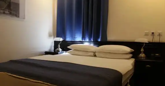 Hilton - 0