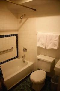 Econo Inn Anchorage - 8