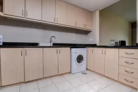 Parkside Suites Apartment - 36
