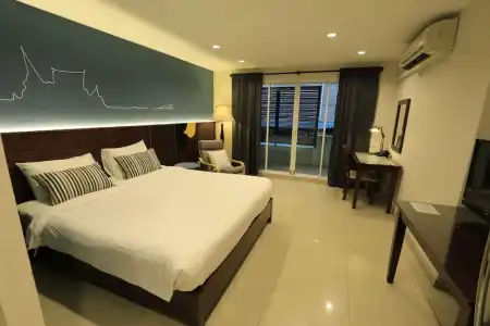 The Royal Bee Apart - 32