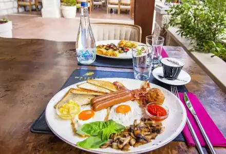Waikiki Apartments - 9