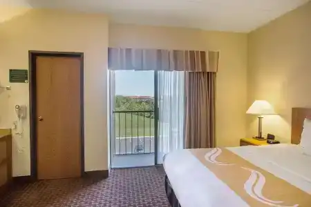 Quality Suites Lansing West - 23