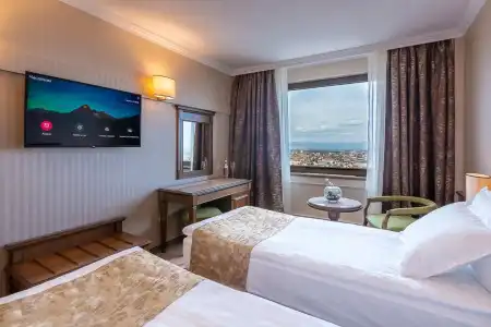 Astoria Grand - 2