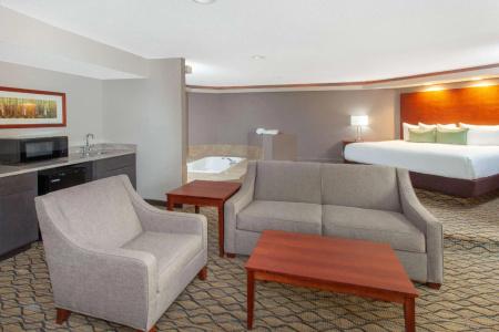 Wyndham Garden Fort Wayne - 38