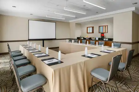 Hilton Phoenix Airport - 21