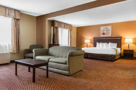 Quality Inn & Suites Bloomington University Area - 40