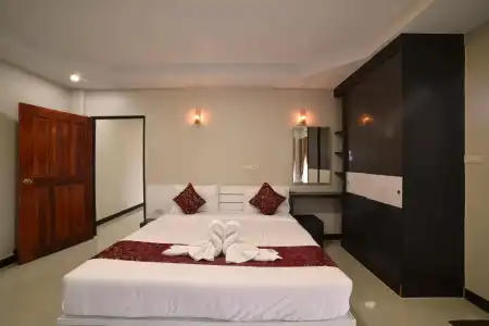 Gold Airport Suites - 4