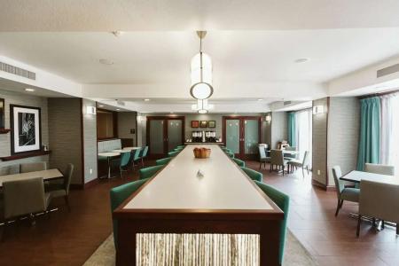 Hampton Inn Bismarck - 34