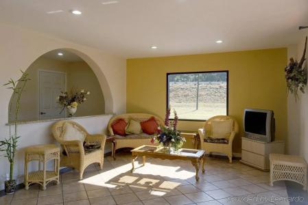 Americas Best Value Inn and Suites Bismarck - 1