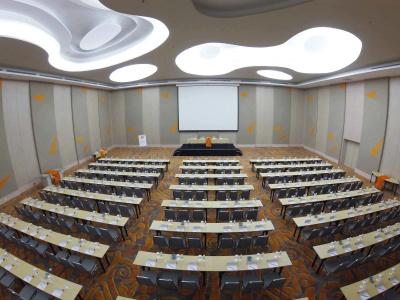 HARRIS & Conventions Ciumbuleuit Bandung - 15