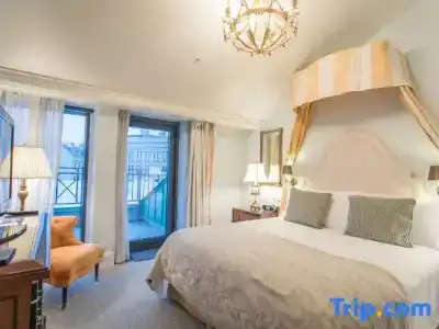 Four Seasons Lion Palace - 124