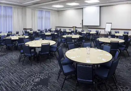 Courtyard by Marriott Richmond Downtown - 15