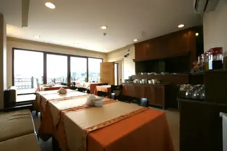 Peninsula Grand - 16