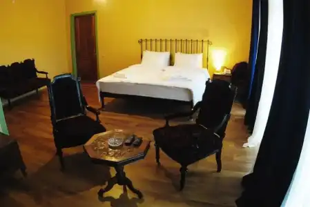 Chateau Mere - 8