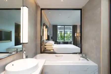 Four Points by Sheraton Phuket Patong Beach Resort - 10