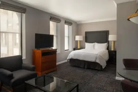 The Manhattan Club - 9