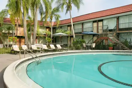 Days Inn by Wyndham Clearwater/Gulf to Bay - 8