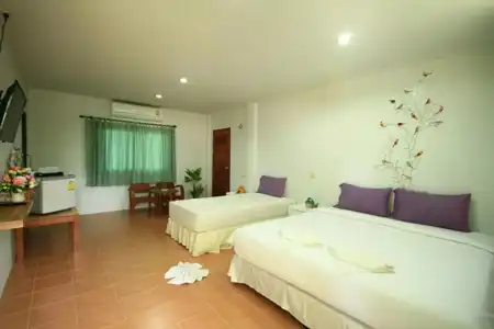 J Holiday Inn - 68