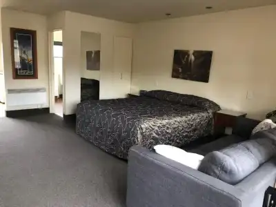 Commodore Motels - 24