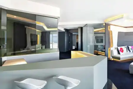 V, Curio Collection by Hilton - 95