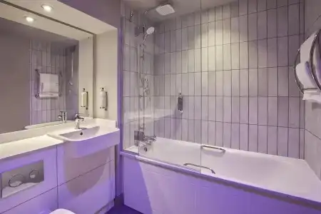 Premier Inn London Fulham - 23