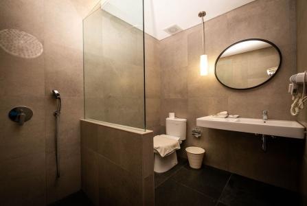 Yulia Beach Inn Kuta - 19