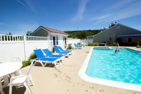 Flagship Inn and Suites - 7