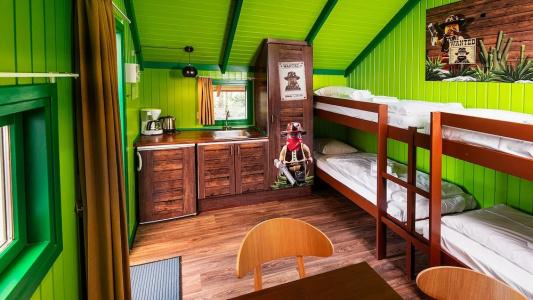 LEGOLAND Wilderness Barrels & Cabins - 3