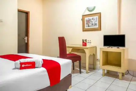 RedDoorz near Plaza Senayan - 17