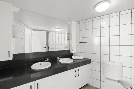 Gemini Court Holiday Apartments - 579